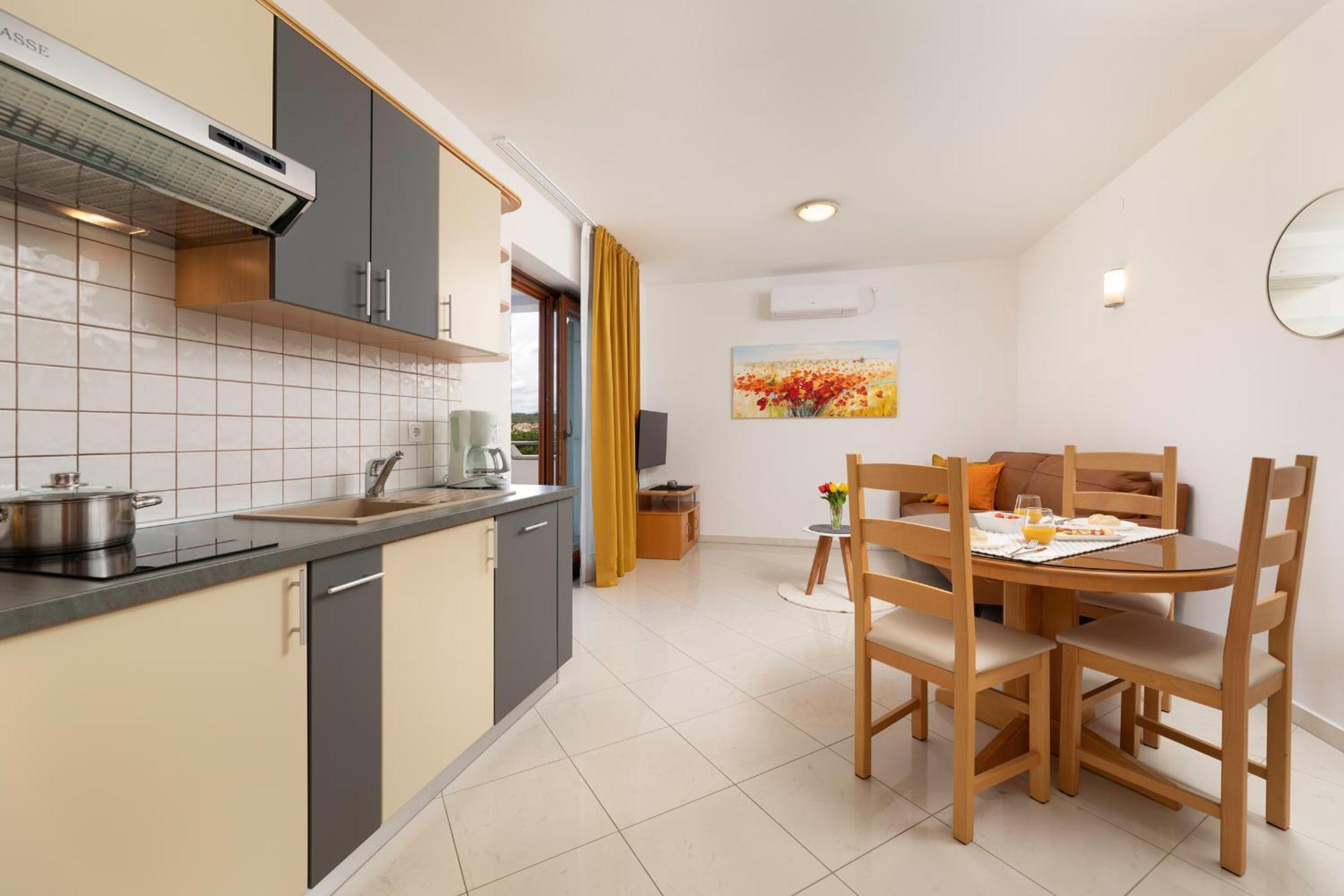 Apartments Kvarner Malinska Exterior photo